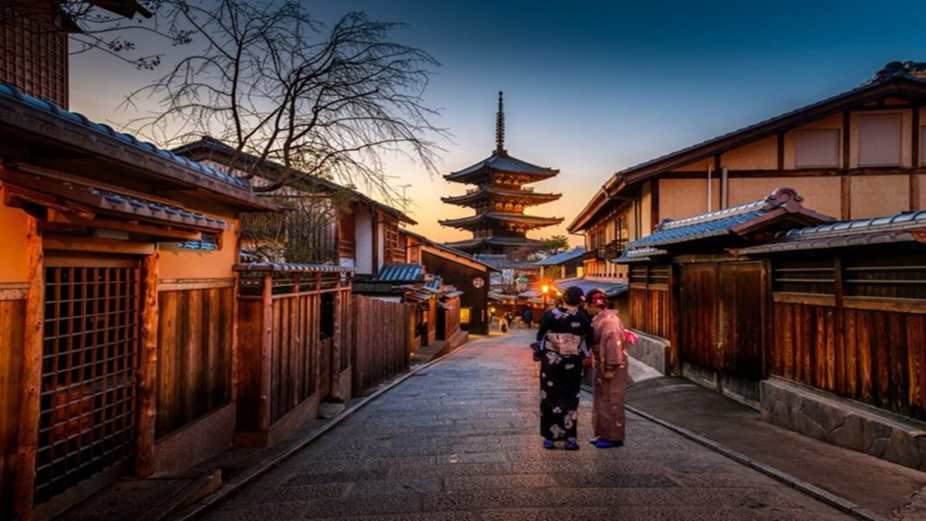 photo-1493976040374-85c8e12f0c0e-kyoto-japan